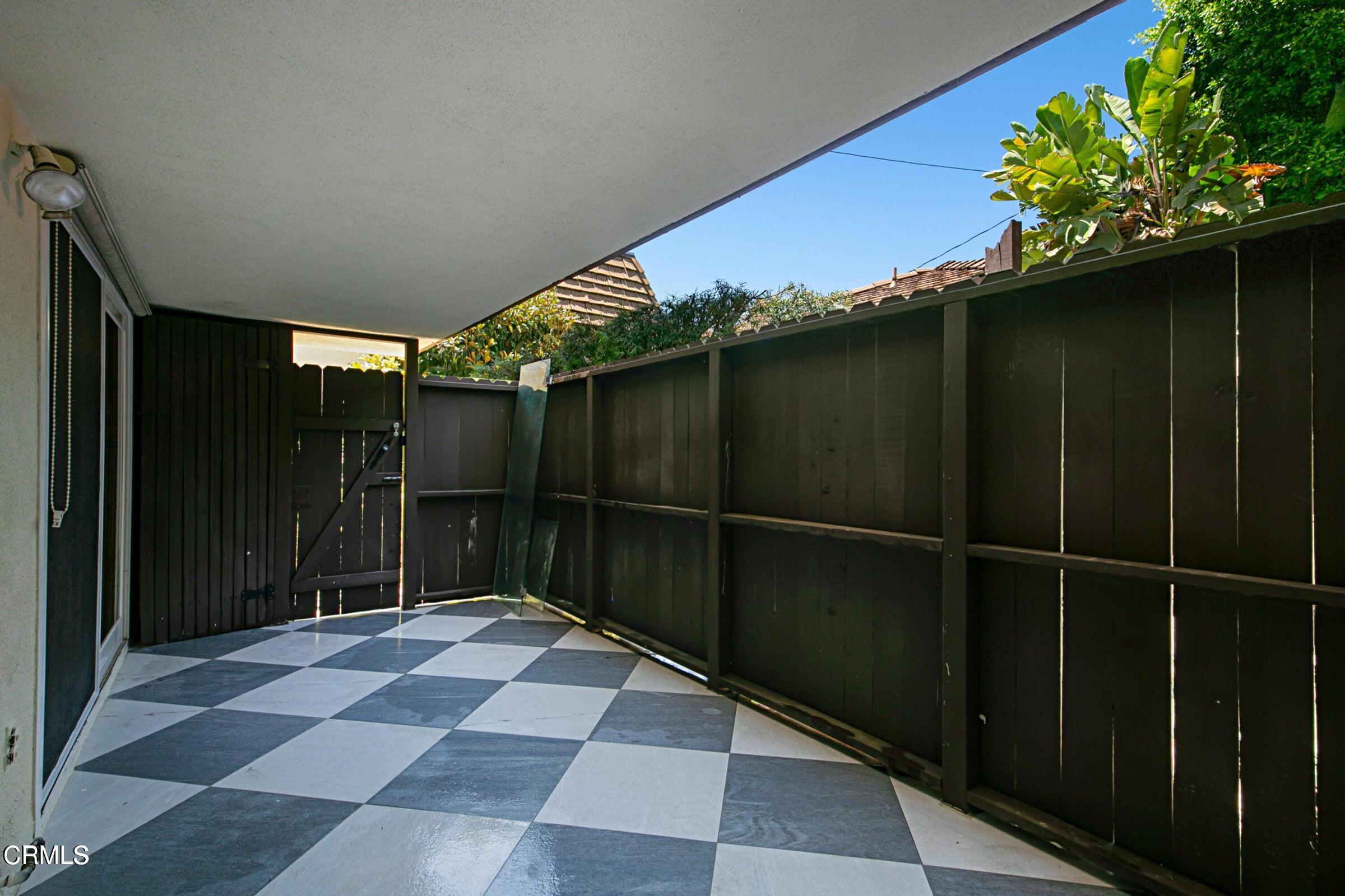 1429 Valley View Road, Unit 13 Glendale, CA 91202 - Photo 26 of 29 a view of a balcony