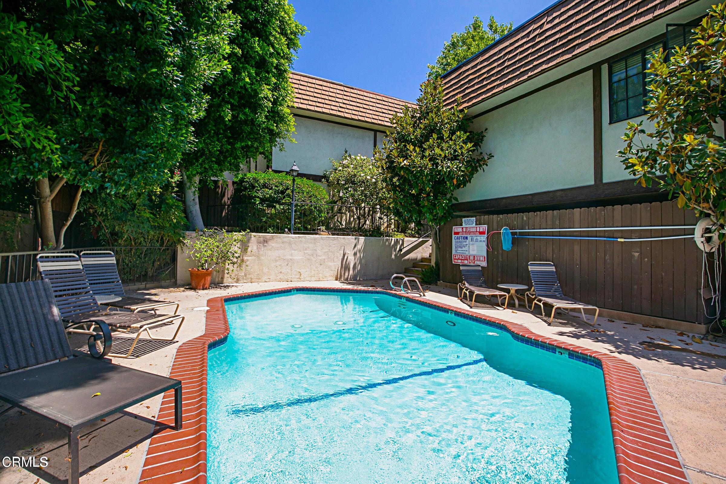 1429 Valley View Road, Unit 13 Glendale, CA 91202 - Photo 28 of 29 a view of a backyard with sitting area