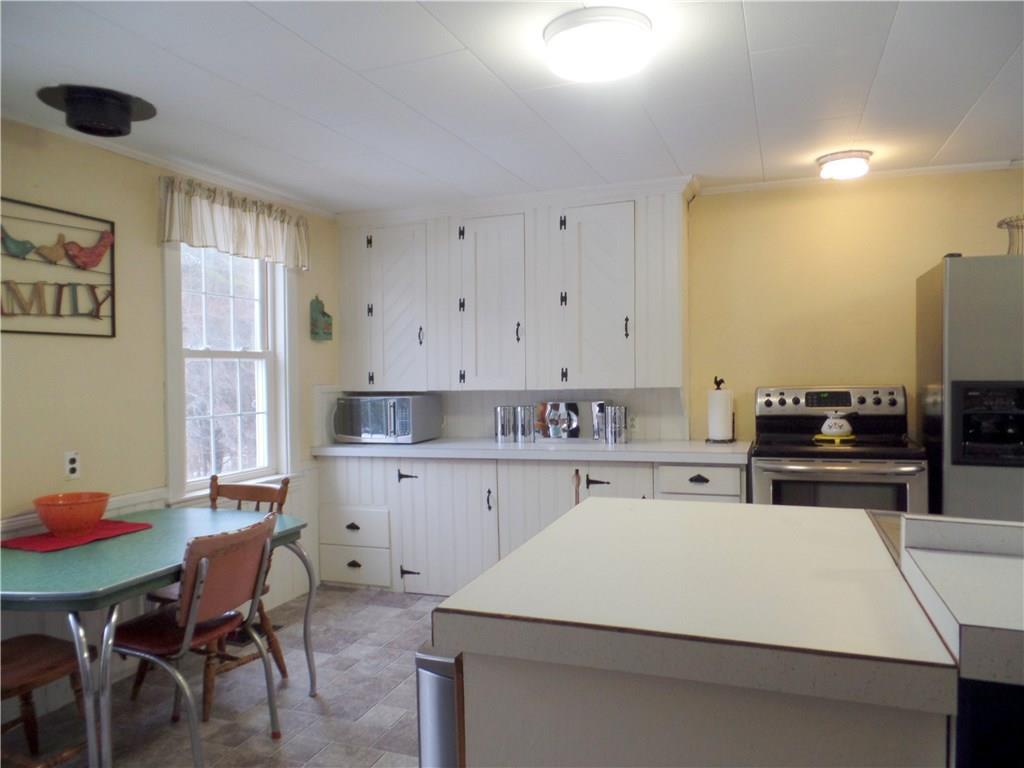 924 Lewiston Road Topsham, ME 04086 - Photo 3 of 35 Photo