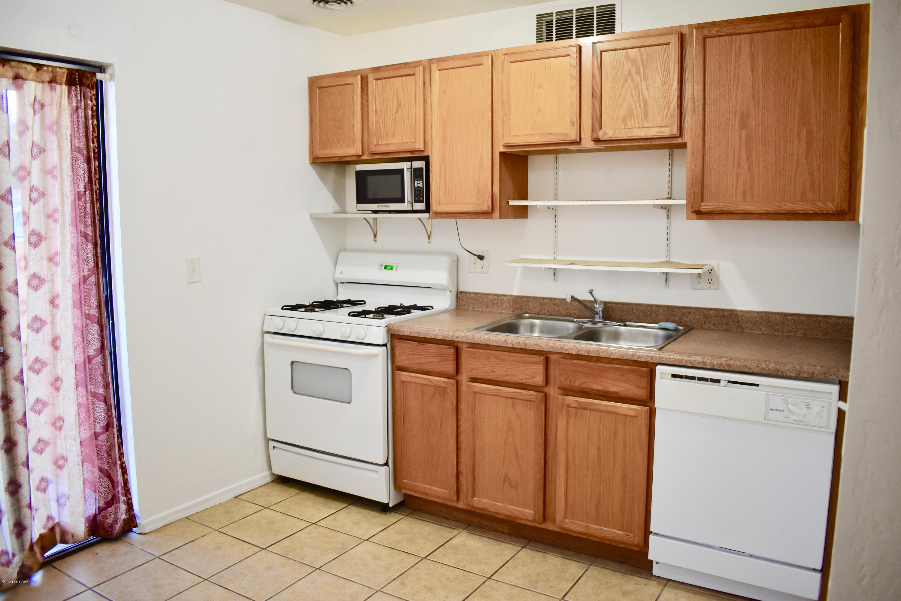 350 North Silverbell Road Tucson, AZ 85745 - Photo 7 of 26
