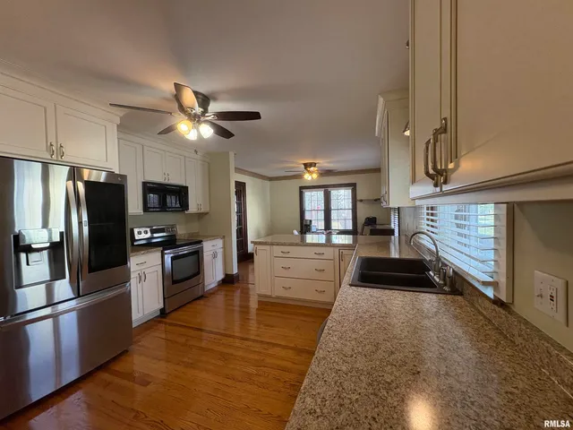 $269,900 | 290 Finley Street, Jacksonville, IL 62650