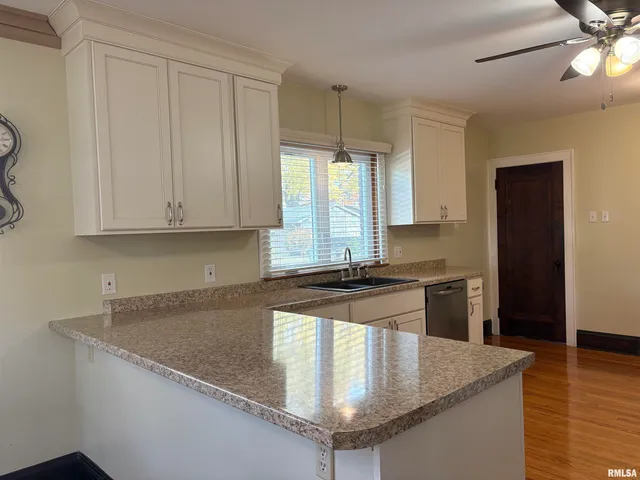 $269,900 | 290 Finley Street, Jacksonville, IL 62650