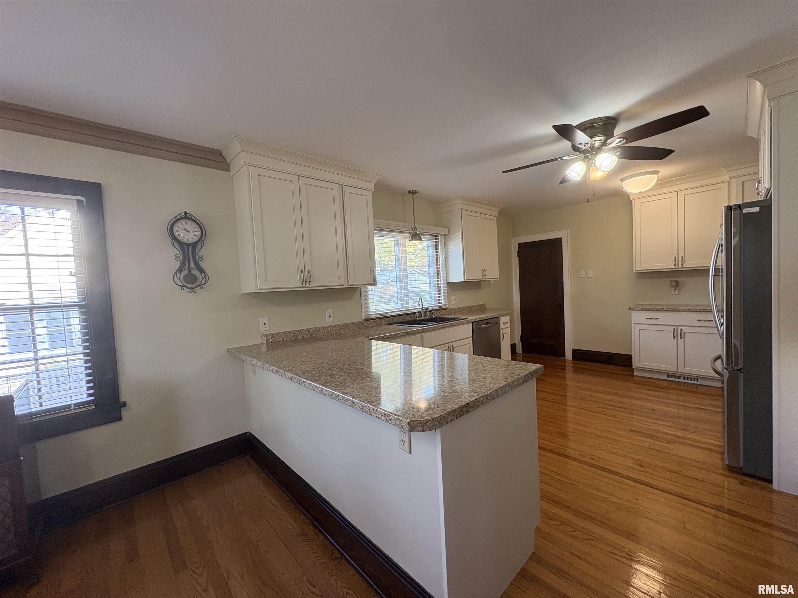 290 Finley Street Jacksonville, IL 62650 - Photo 13 of 49