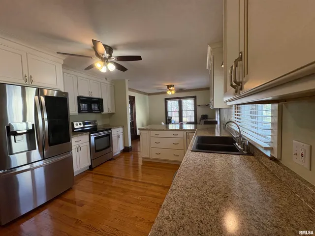 $269,900 | 290 Finley Street, Jacksonville, IL 62650