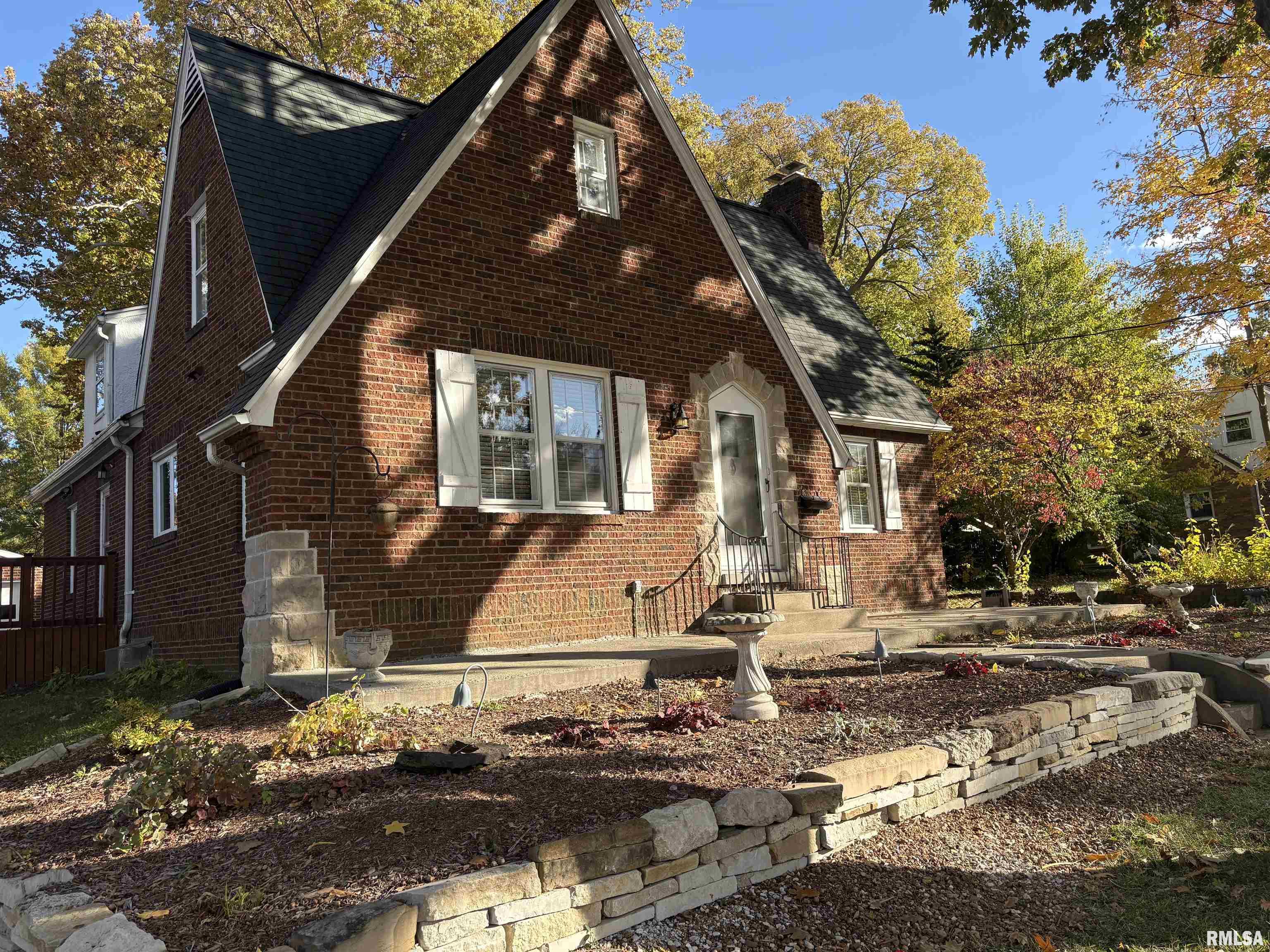 290 Finley Street Jacksonville, IL 62650 - Photo 2 of 49