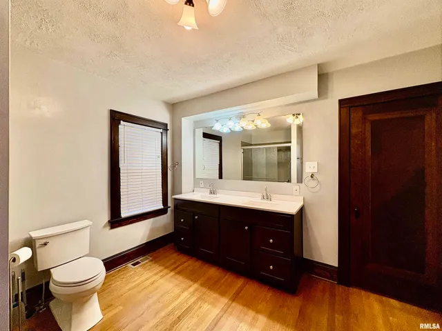 $269,900 | 290 Finley Street, Jacksonville, IL 62650