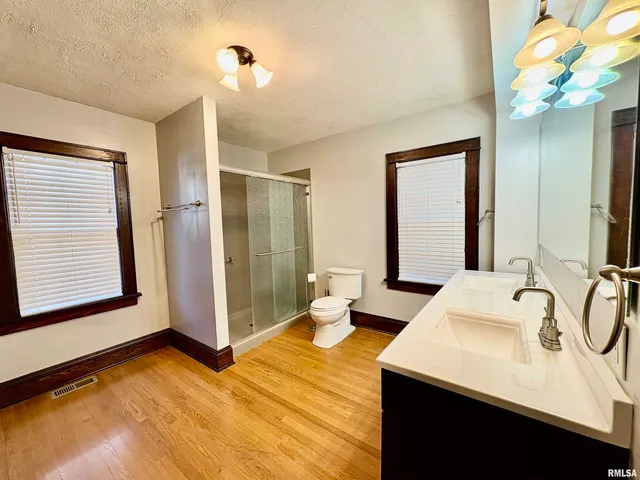 $269,900 | 290 Finley Street, Jacksonville, IL 62650