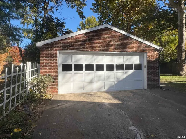 $269,900 | 290 Finley Street, Jacksonville, IL 62650