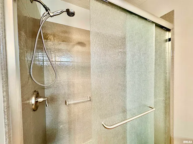 $269,900 | 290 Finley Street, Jacksonville, IL 62650