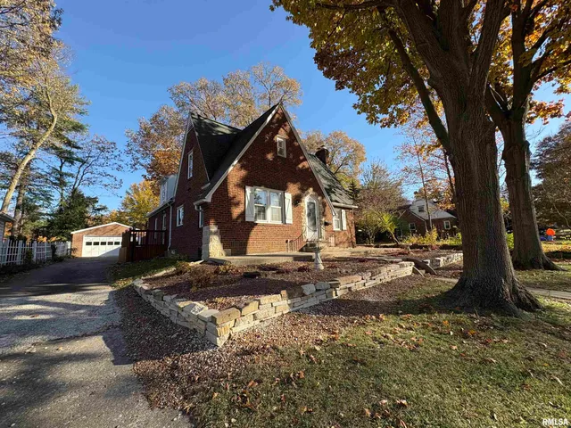 $269,900 | 290 Finley Street, Jacksonville, IL 62650