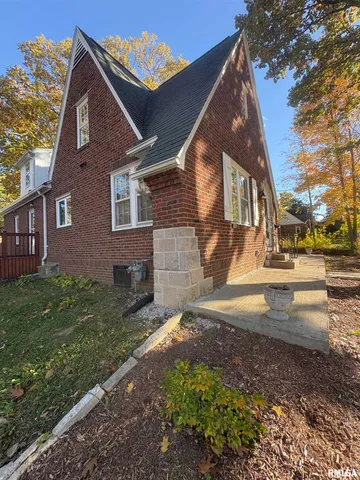 $269,900 | 290 Finley Street, Jacksonville, IL 62650