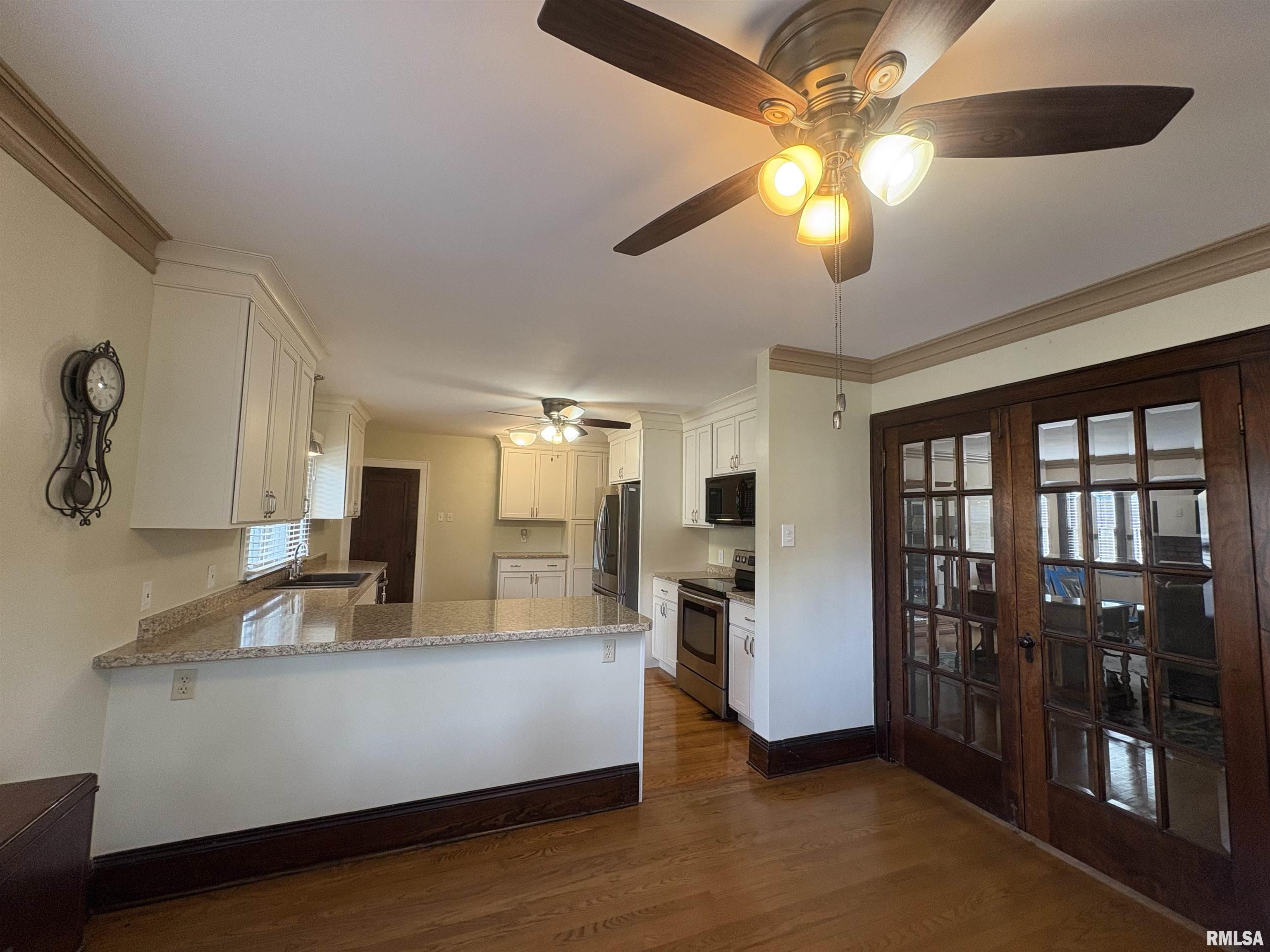 290 Finley Street Jacksonville, IL 62650 - Photo 10 of 49