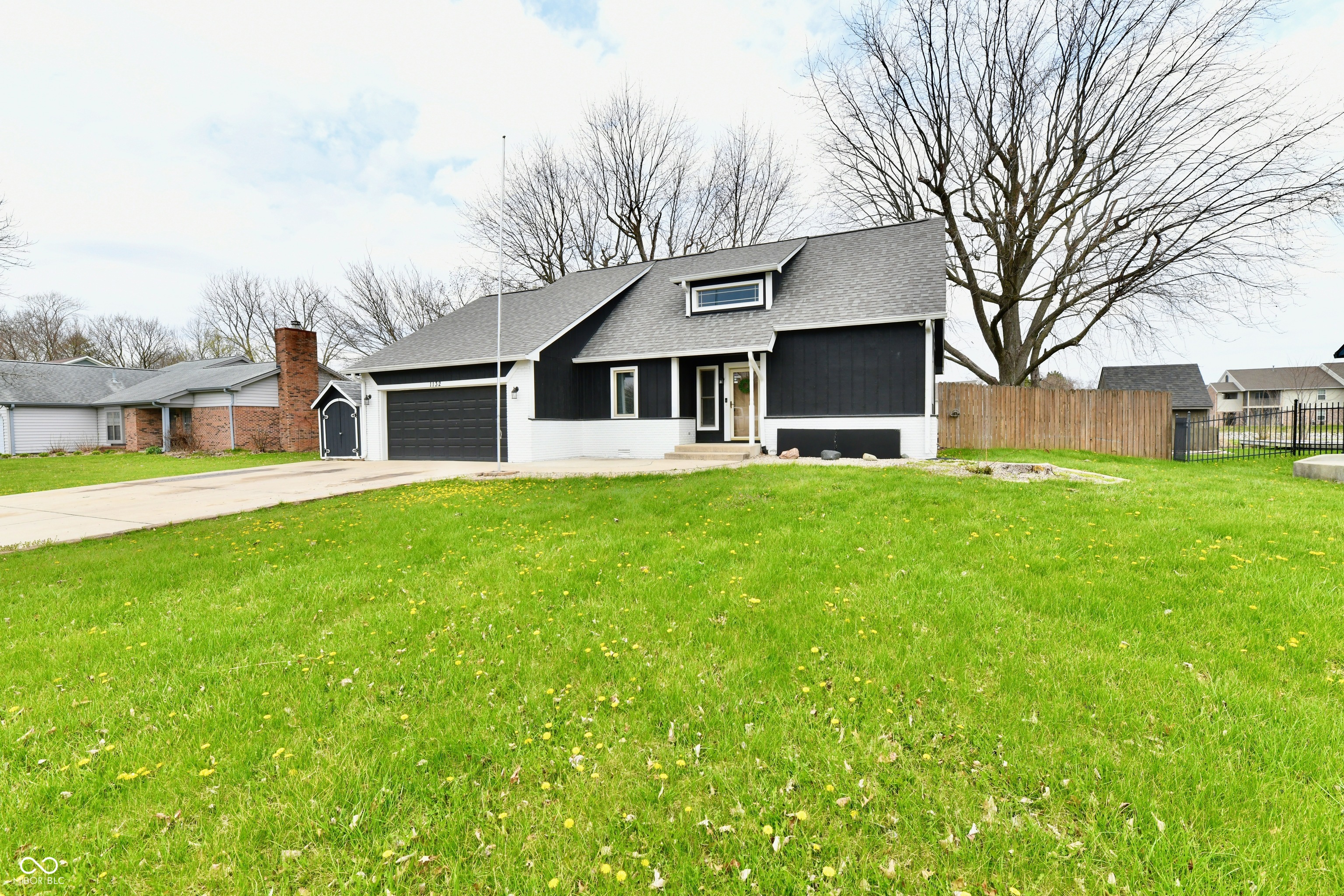 1132 Madrid Road Greenwood, IN 46143 - Photo 3 of 54