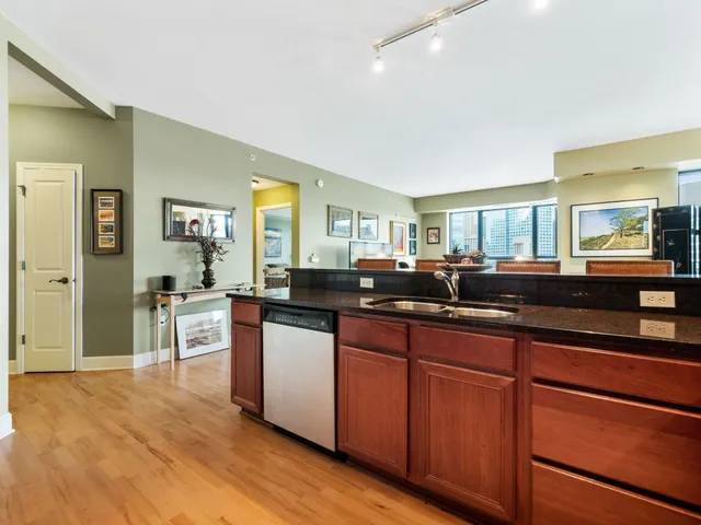 $3,995 | 500 East Grant Street, Unit 810, Minneapolis, MN 55404