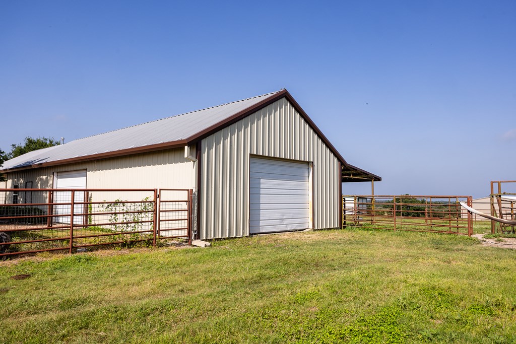 2377 Aviation Loop Fredericksburg, TX 78624 - Photo 40 of 76