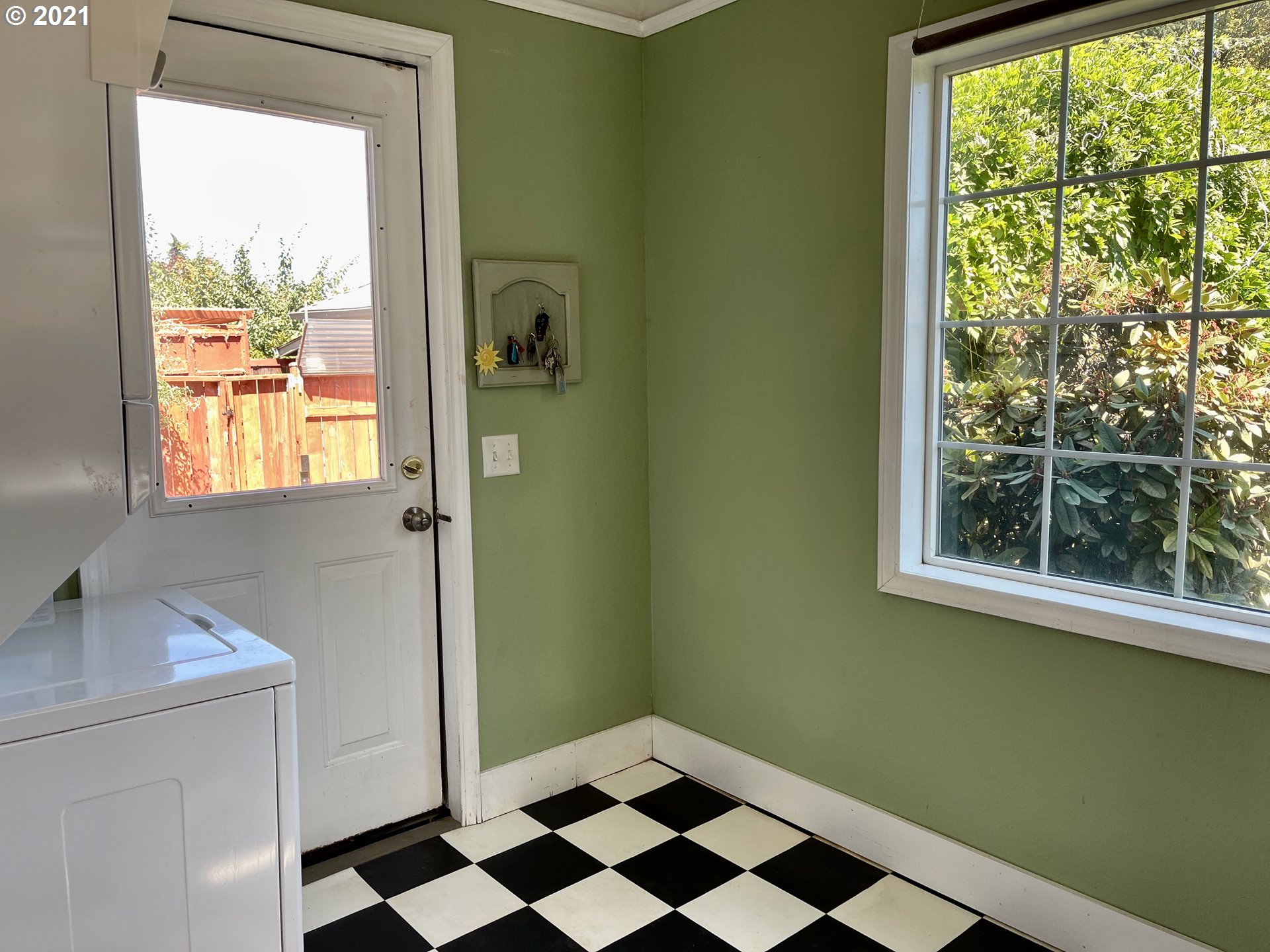 1065 North 3rd Place Springfield, OR 97477 - Photo 13 of 32