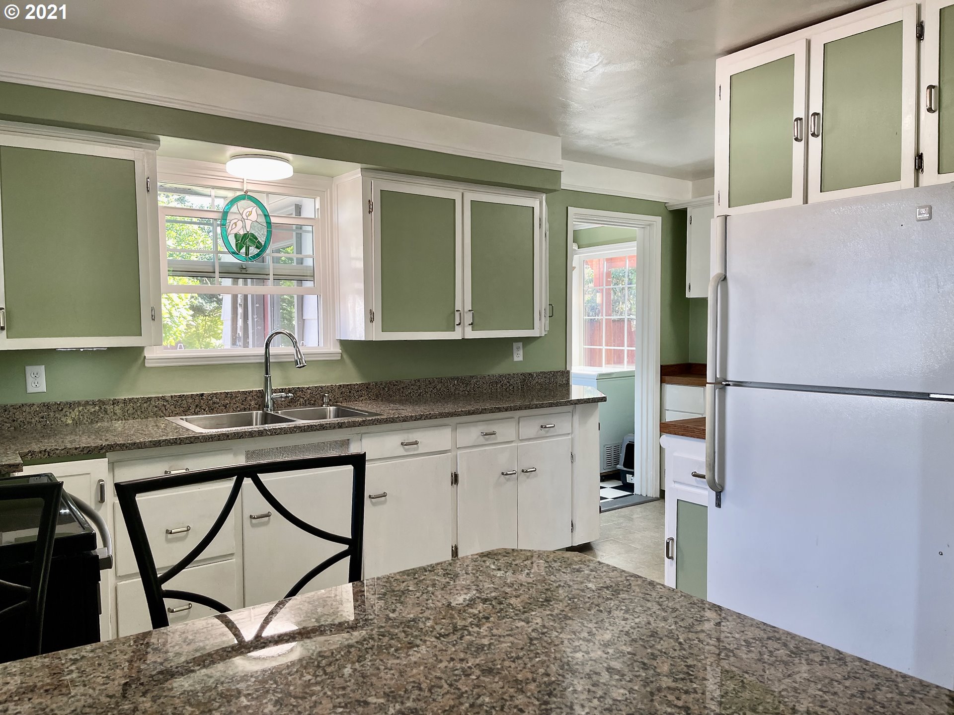 1065 North 3rd Place Springfield, OR 97477 - Photo 8 of 32
