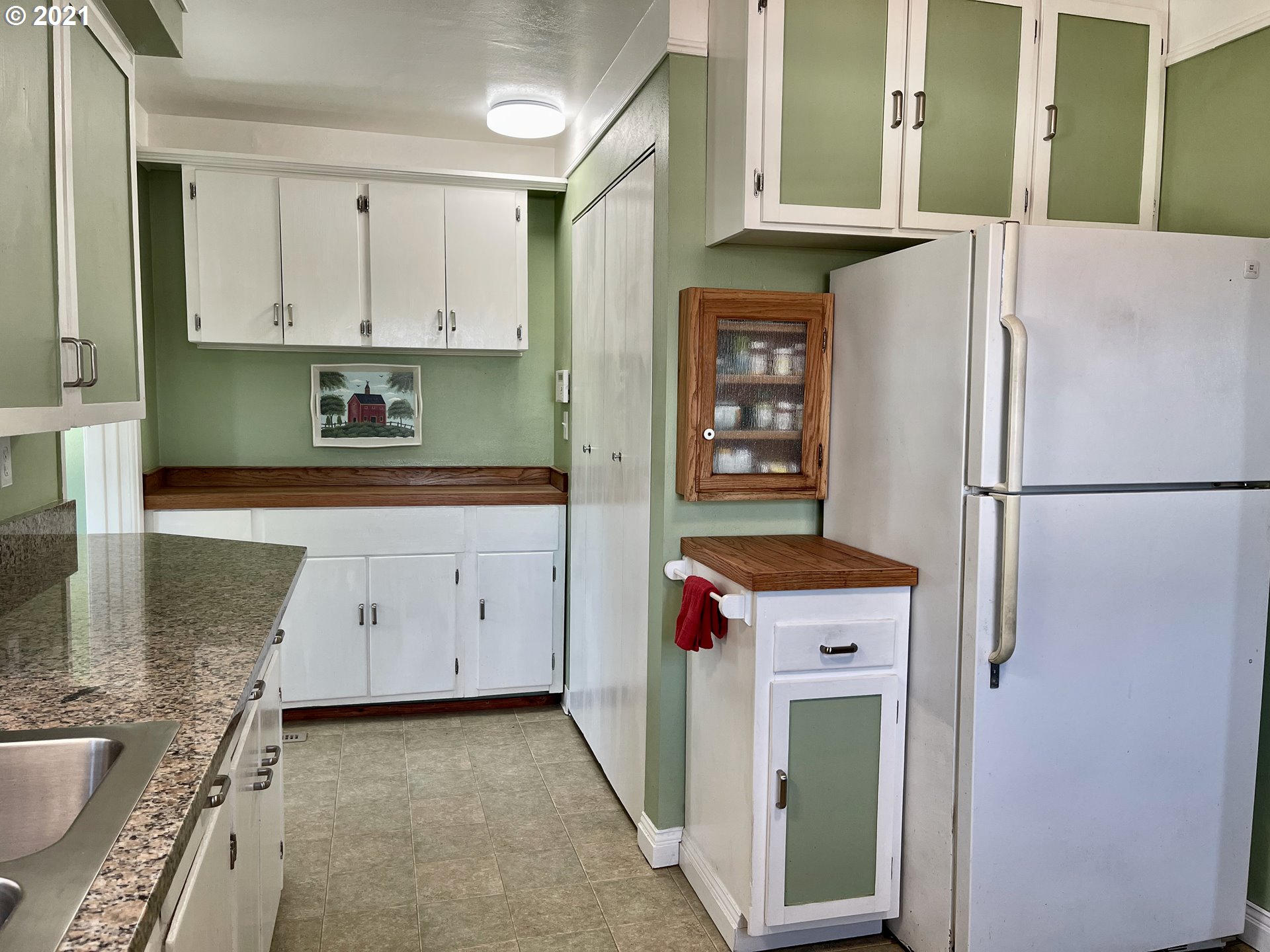 1065 North 3rd Place Springfield, OR 97477 - Photo 9 of 32