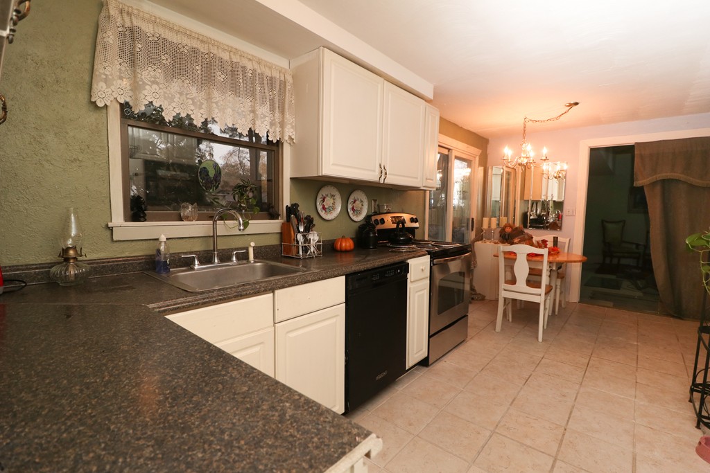 42 Fairbrook Road Framingham, MA 01701 - Photo 5 of 14 Gallery Image 5