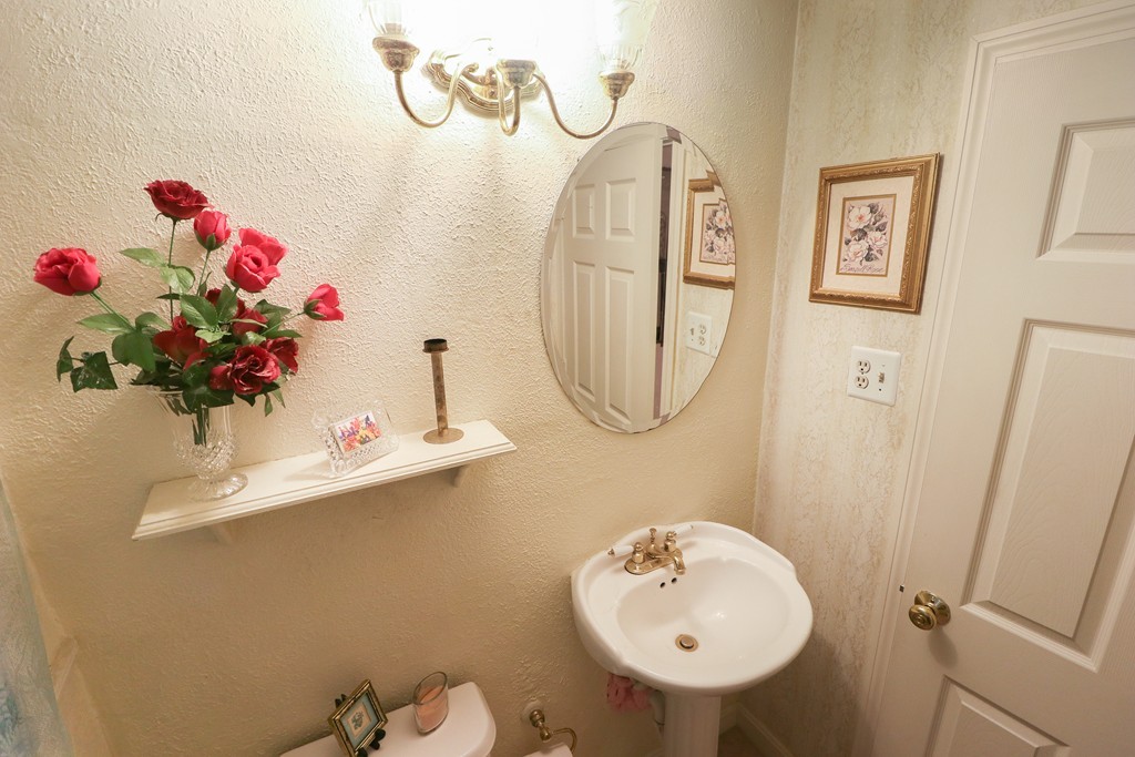 42 Fairbrook Road Framingham, MA 01701 - Photo 6 of 14 Gallery Image 6