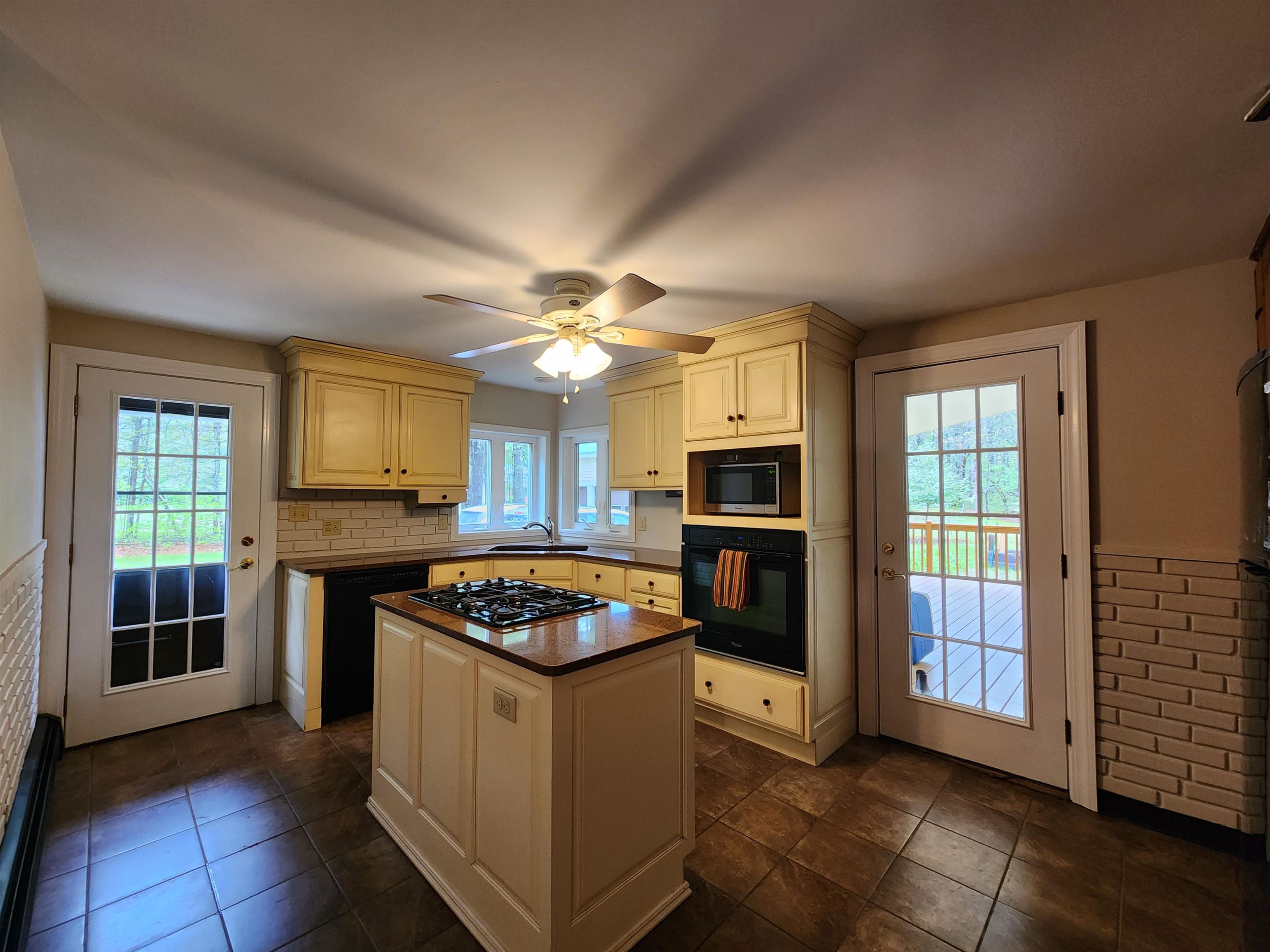 86 Pepperell Road Hollis, NH 03049 - Photo 12 of 46 Gallery Image 12