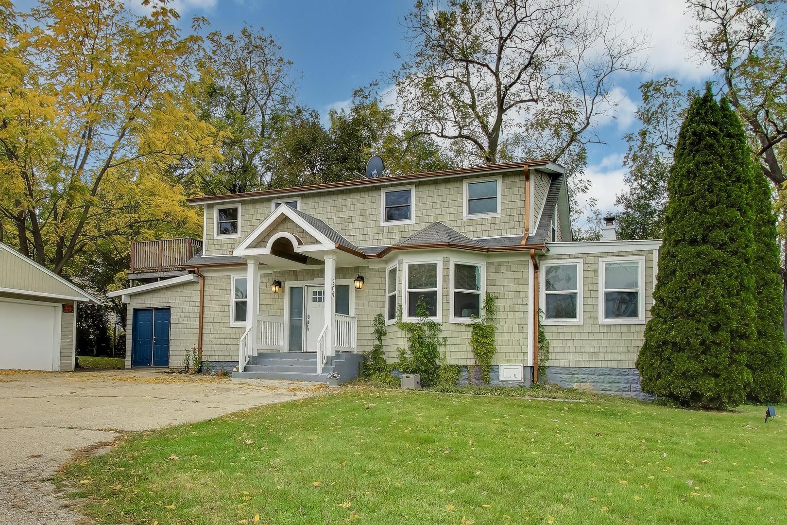 207 Shady Lane Mundelein, IL 60060 - Photo 1 of 28 front view of a house with a yard