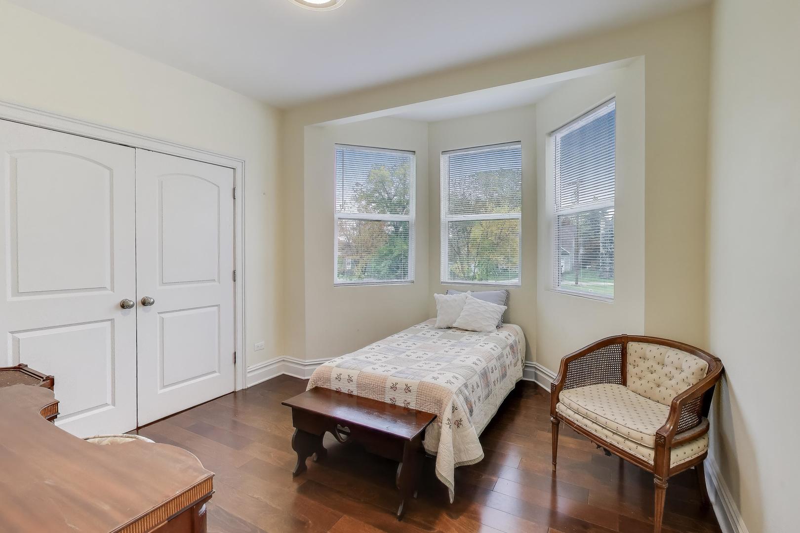 207 Shady Lane Mundelein, IL 60060 - Photo 14 of 28 a bedroom with a bed and a window