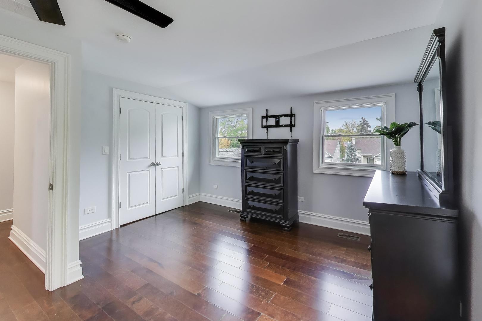 207 Shady Lane Mundelein, IL 60060 - Photo 17 of 28 an empty room with windows and closet