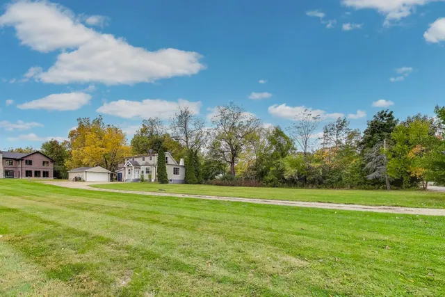 $385,000 | 207 Shady Lane, Mundelein, IL 60060