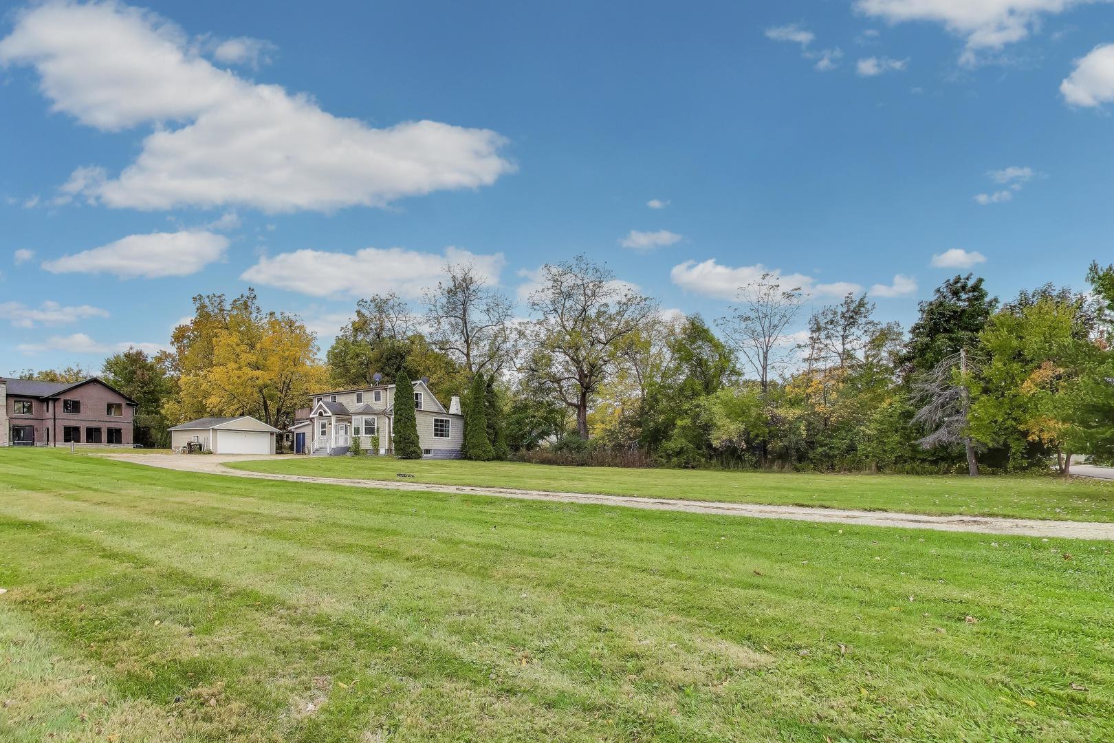 207 Shady Lane Mundelein, IL 60060 - Photo 2 of 28 a view of a volley ball court