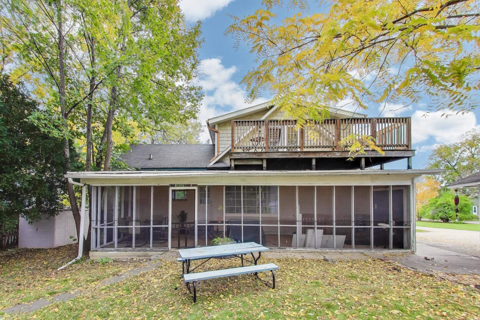 207 Shady Lane Mundelein, IL 60060 - Photo 22 of 28 a house with trees in the background