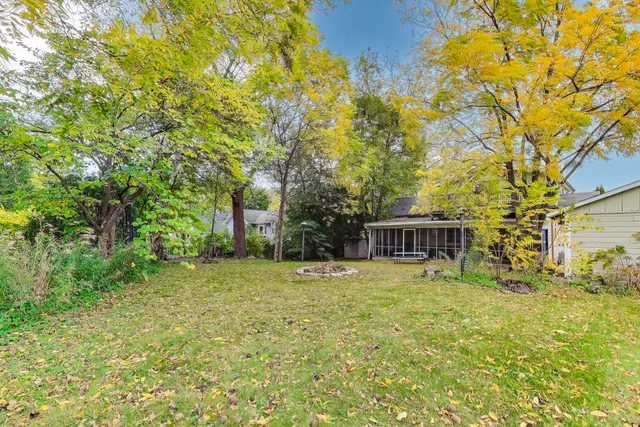 $385,000 | 207 Shady Lane, Mundelein, IL 60060