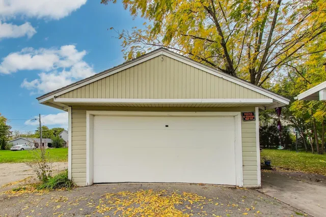 $385,000 | 207 Shady Lane, Mundelein, IL 60060