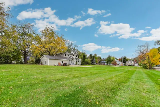 $385,000 | 207 Shady Lane, Mundelein, IL 60060