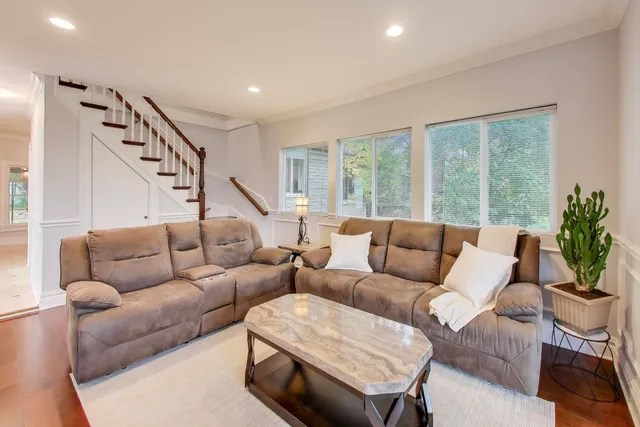 $385,000 | 207 Shady Lane, Mundelein, IL 60060