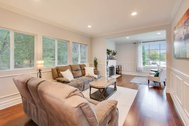 $385,000 | 207 Shady Lane, Mundelein, IL 60060