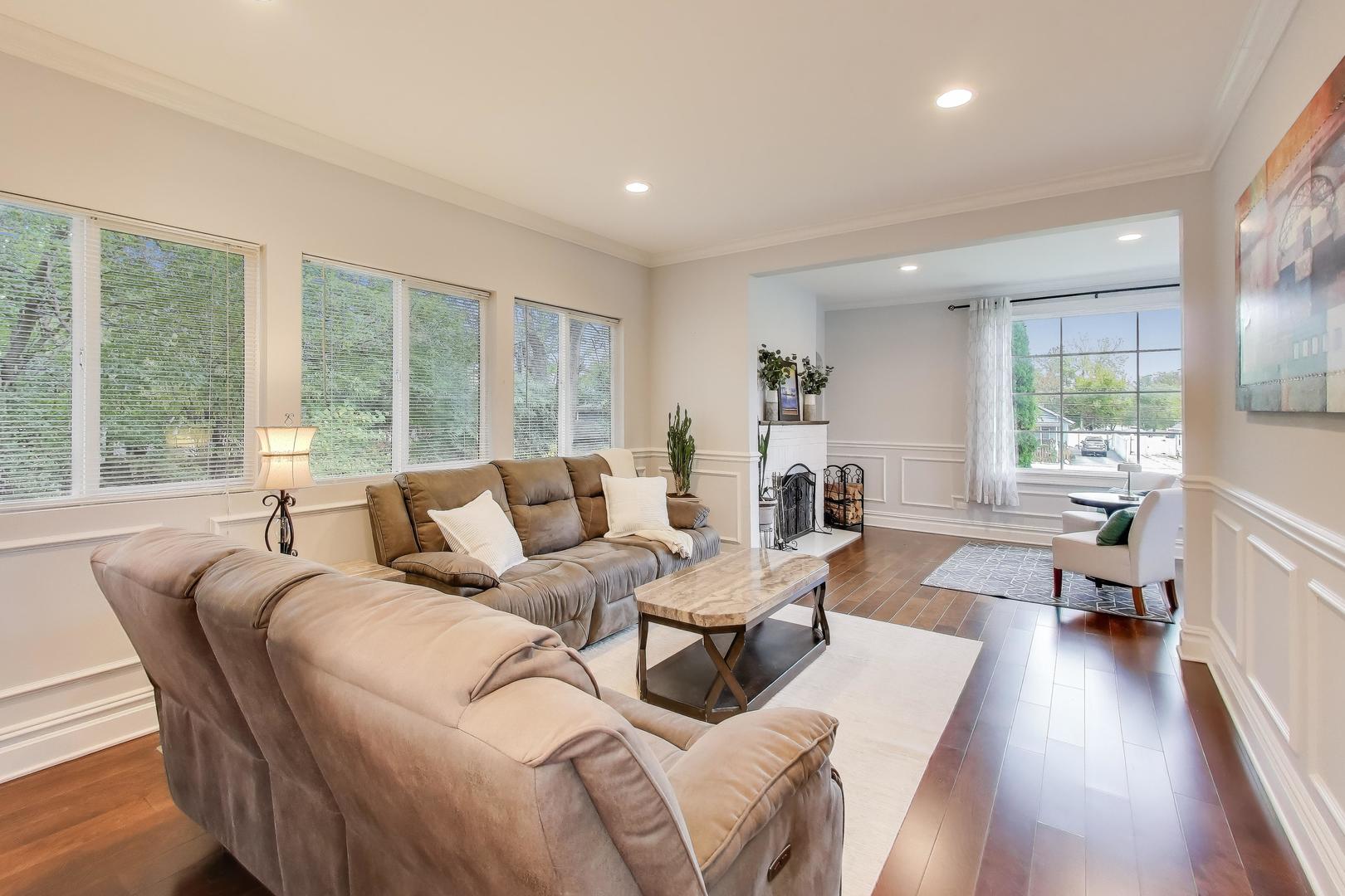 207 Shady Lane Mundelein, IL 60060 - Photo 6 of 28 a living room with furniture and a large window