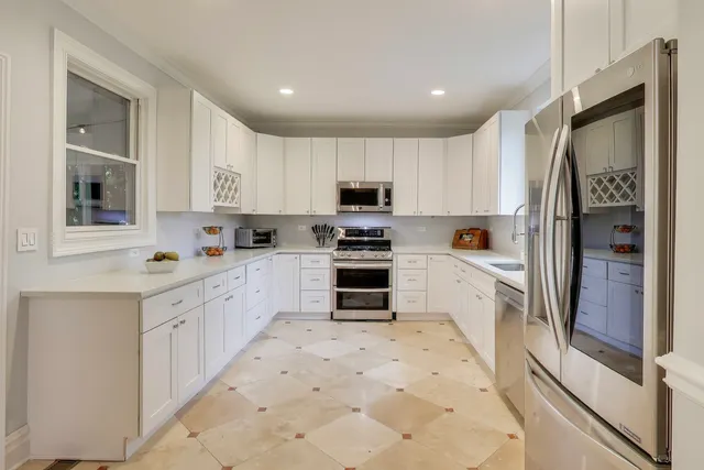 $385,000 | 207 Shady Lane, Mundelein, IL 60060