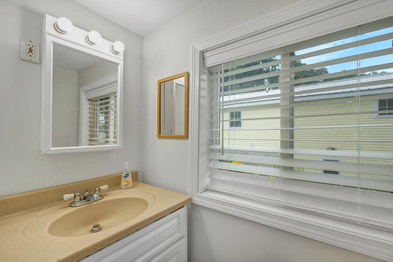 25 Circuit Drive Kingston, NH 03848 - Photo 30 of 37