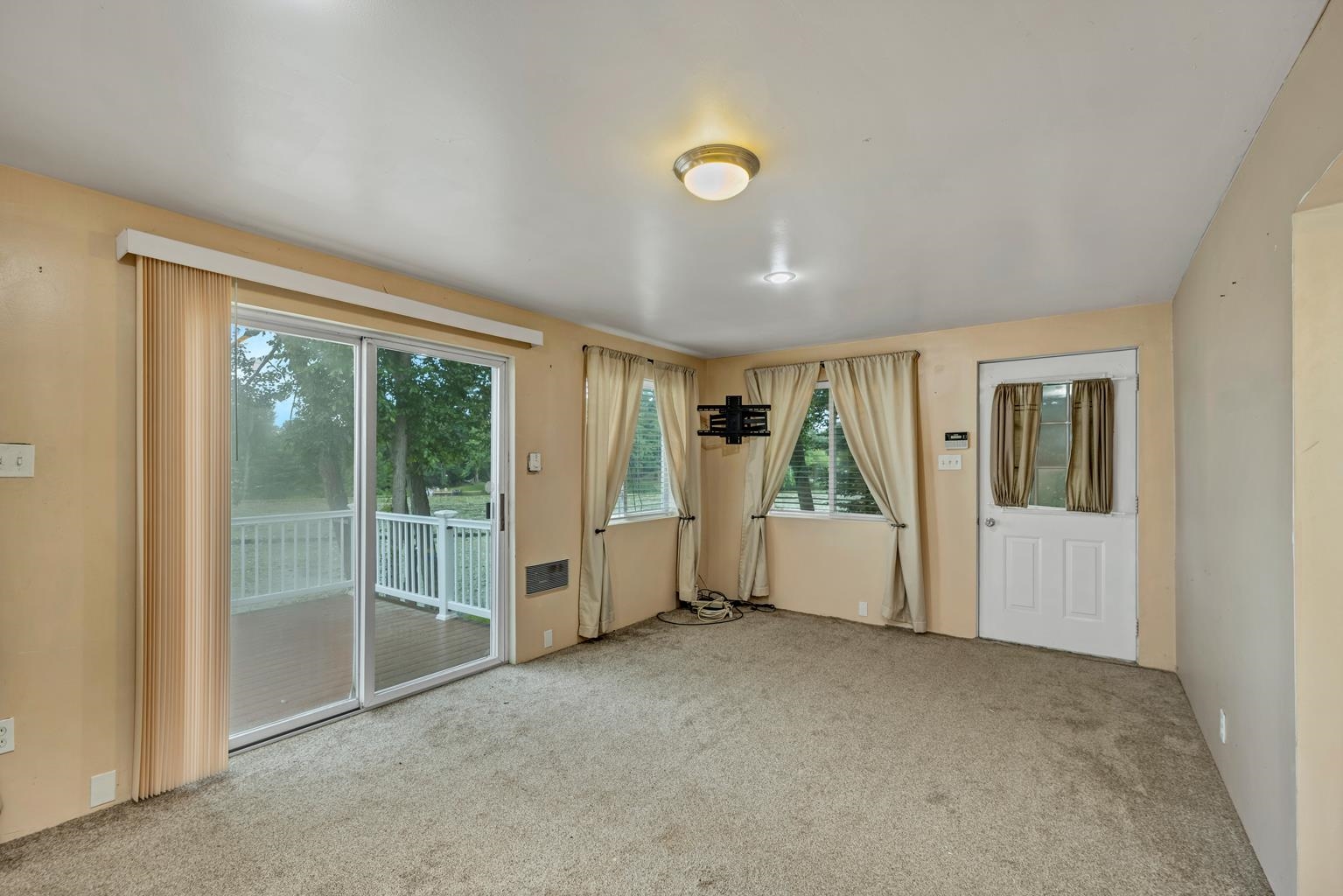 25 Circuit Drive Kingston, NH 03848 - Photo 31 of 37