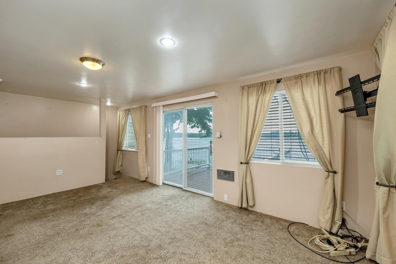 25 Circuit Drive Kingston, NH 03848 - Photo 34 of 37