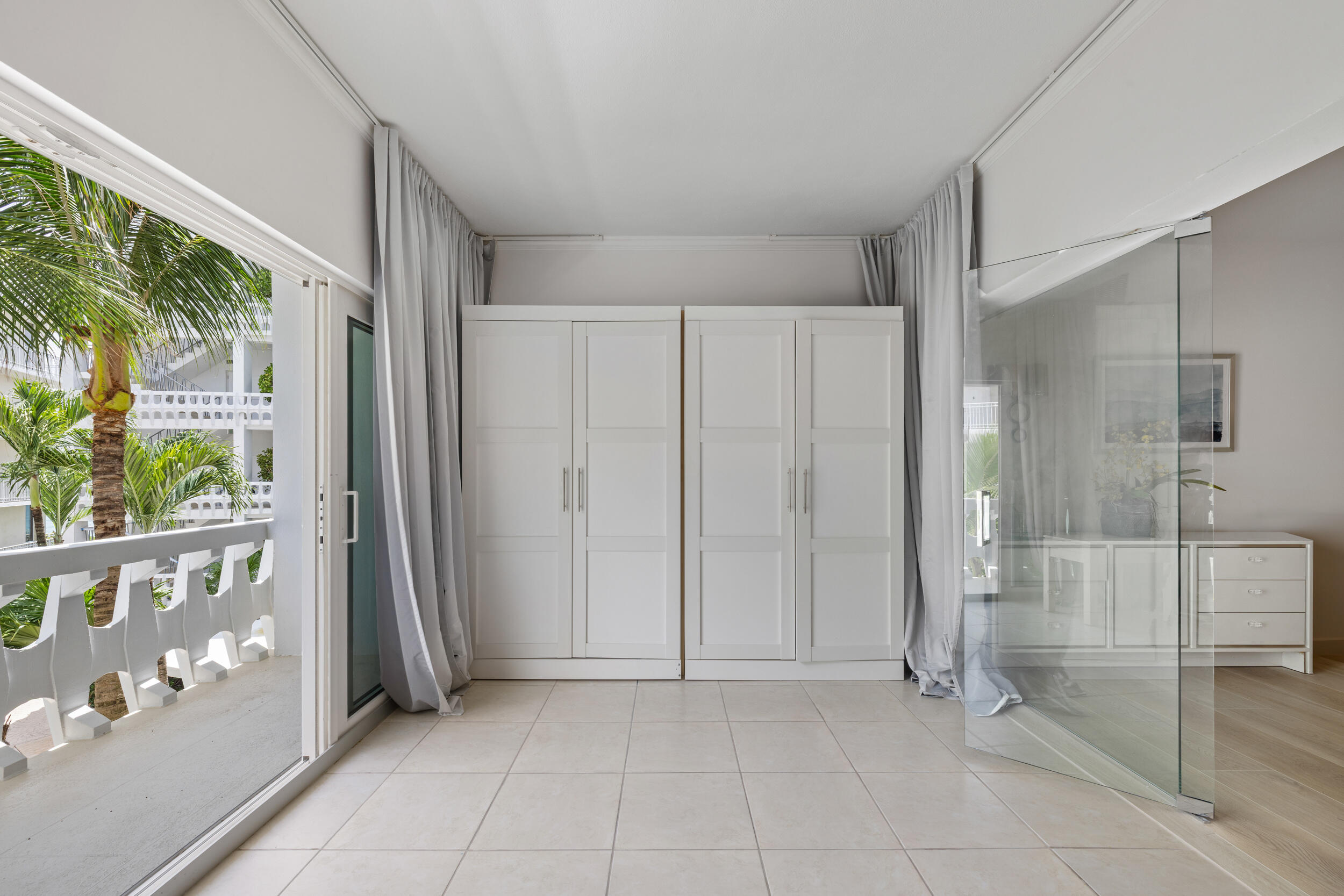 300 South Ocean Boulevard, Unit 3G Palm Beach, FL 33480 - Photo 15 of 25 a view of an entryway with wooden floor and door