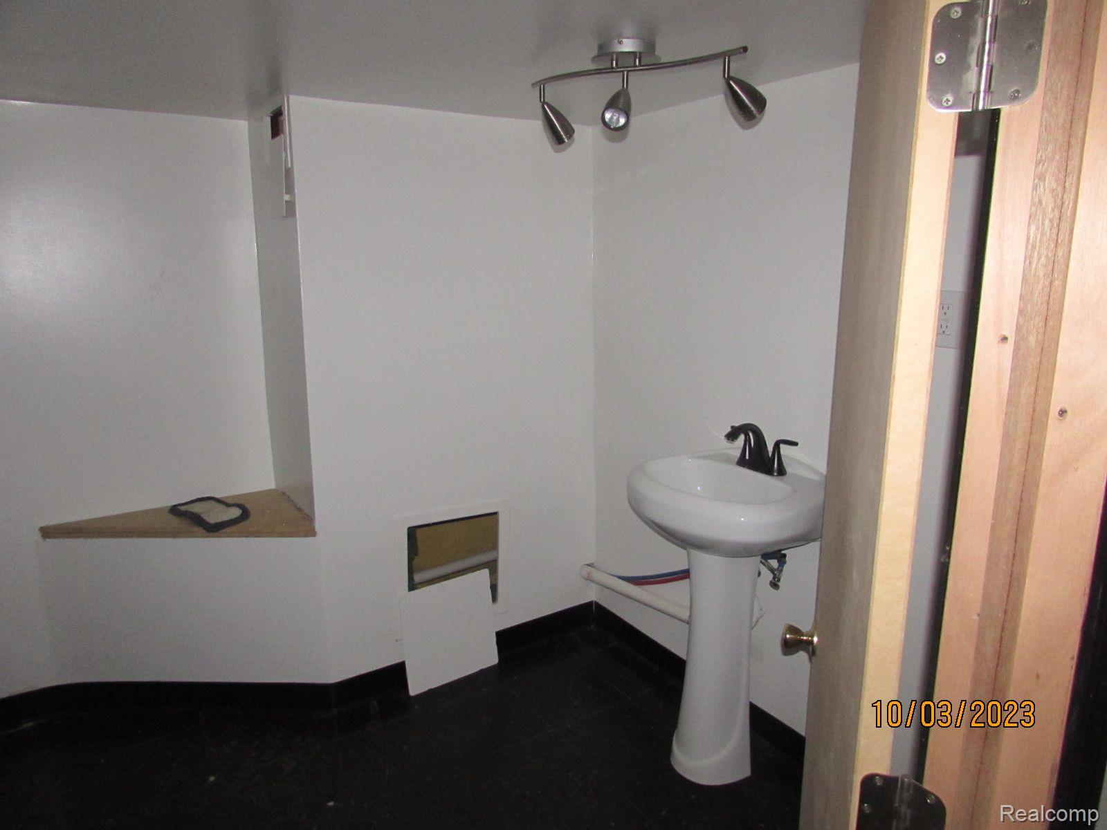 5574-76 Devonshire Road Detroit, MI 48224 - Photo 31 of 53 Gallery Image 31