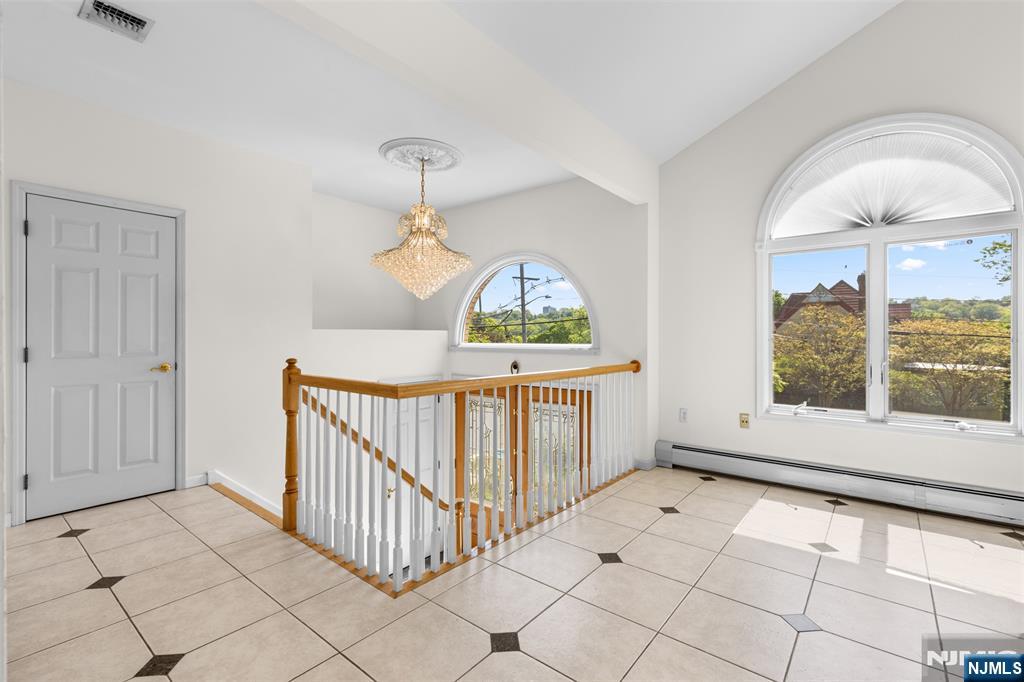 499 Morse Avenue Ridgefield, NJ 07657 - Photo 5 of 45