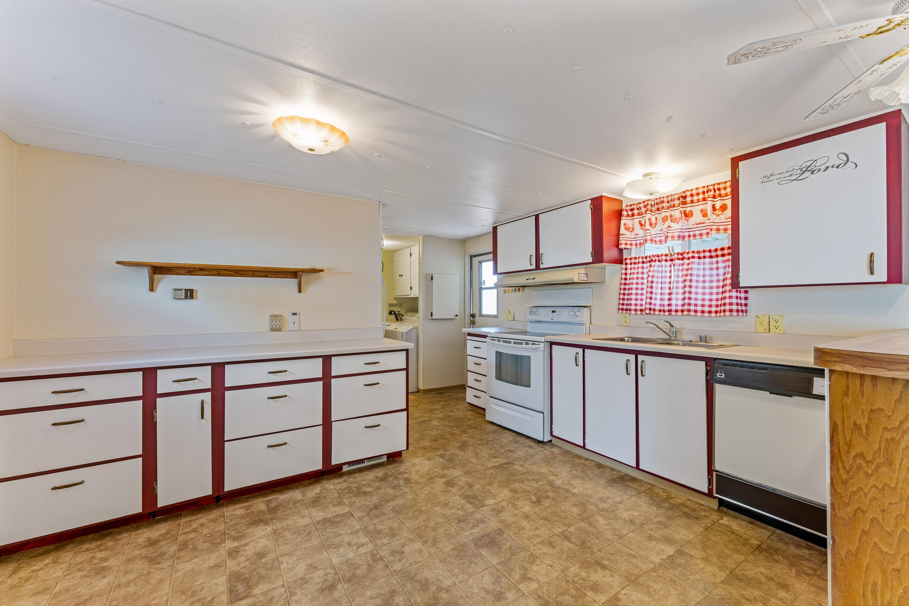 1241 Dowell Road, Unit 64 Grants Pass, OR 97527 - Photo 13 of 15 INT (5 of 10)