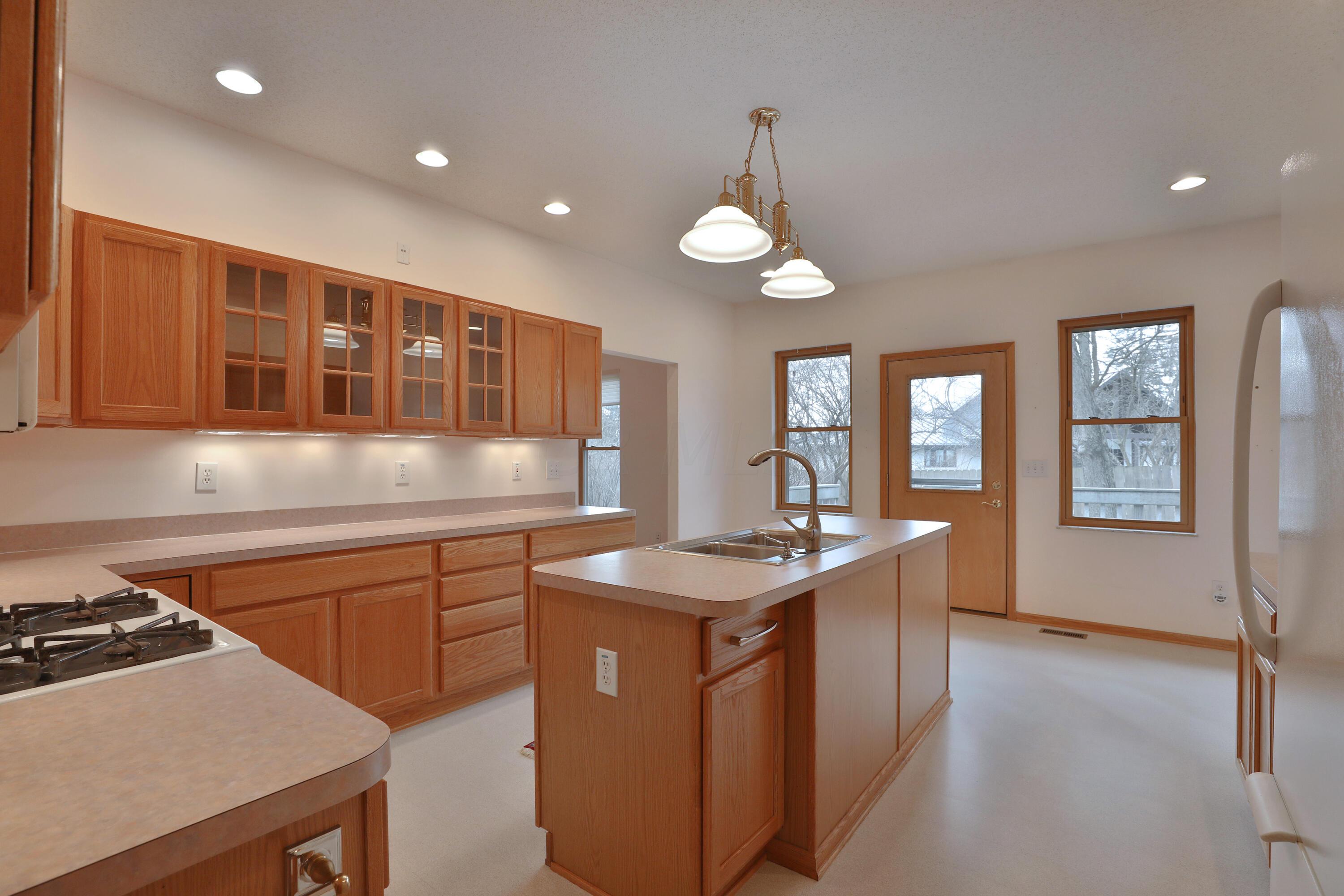 5892 Linworth Road Columbus, OH 43085 - Photo 18 of 68 5892-Linworth-18