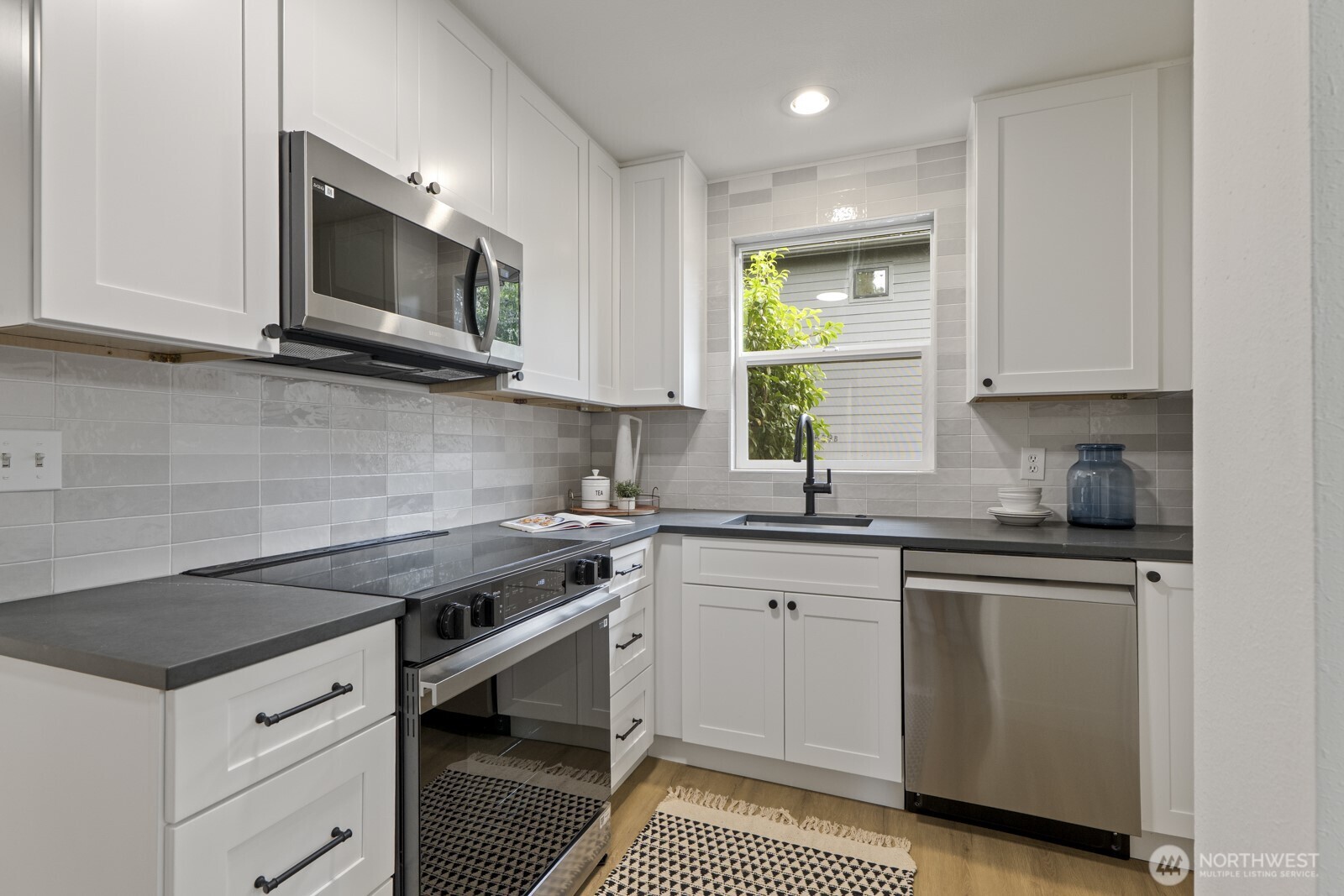3539 Northeast 88th Street, Unit A Seattle, WA 98115 - Photo 12 of 39
