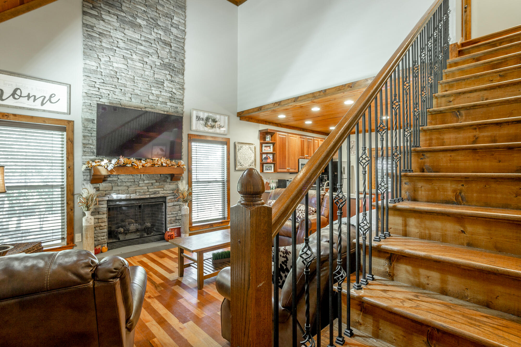 372 Hiwassee Drive Decatur, TN 37322 - Photo 11 of 54 Stairwell