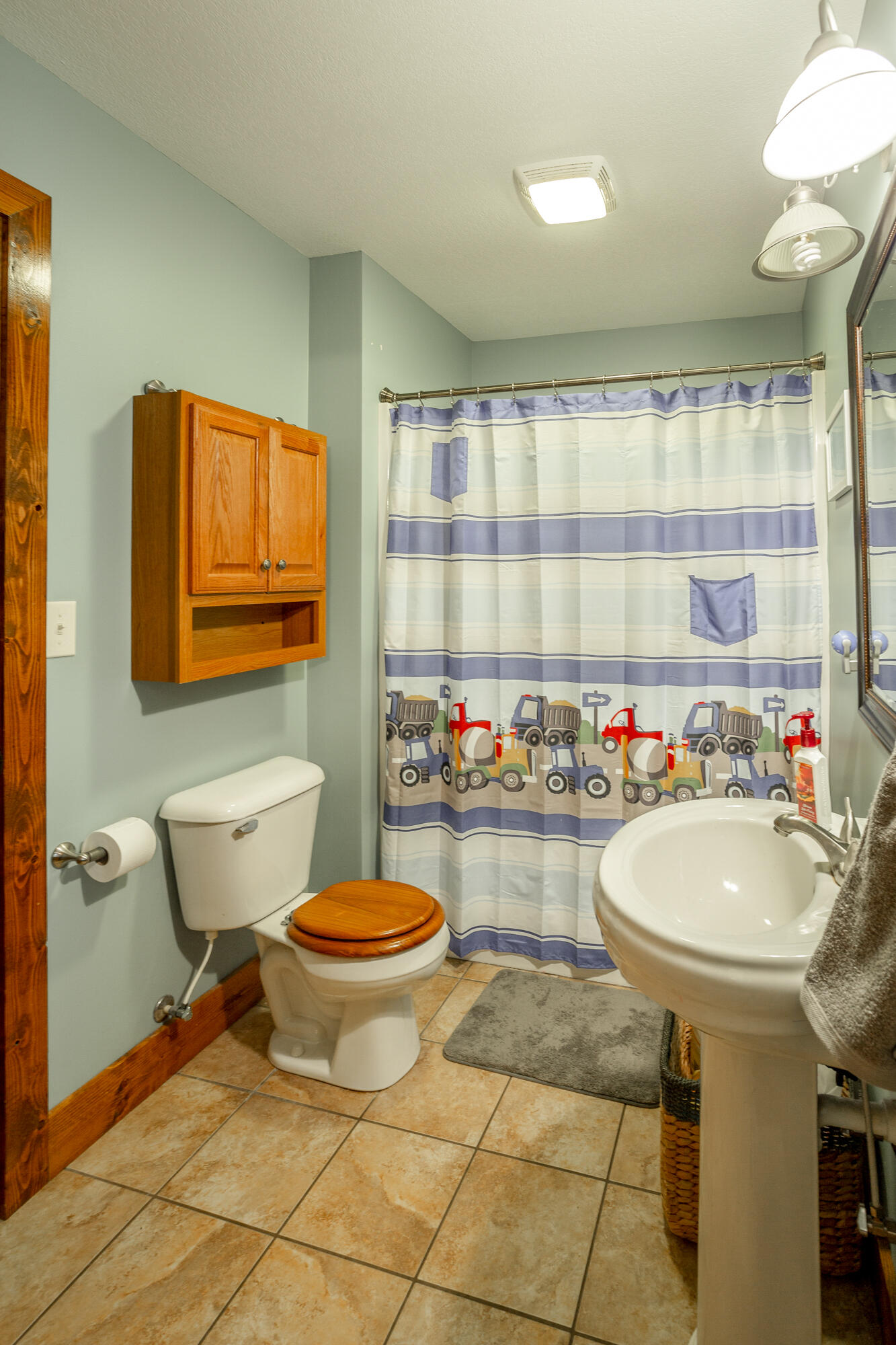 372 Hiwassee Drive Decatur, TN 37322 - Photo 29 of 54 Guest bathroom