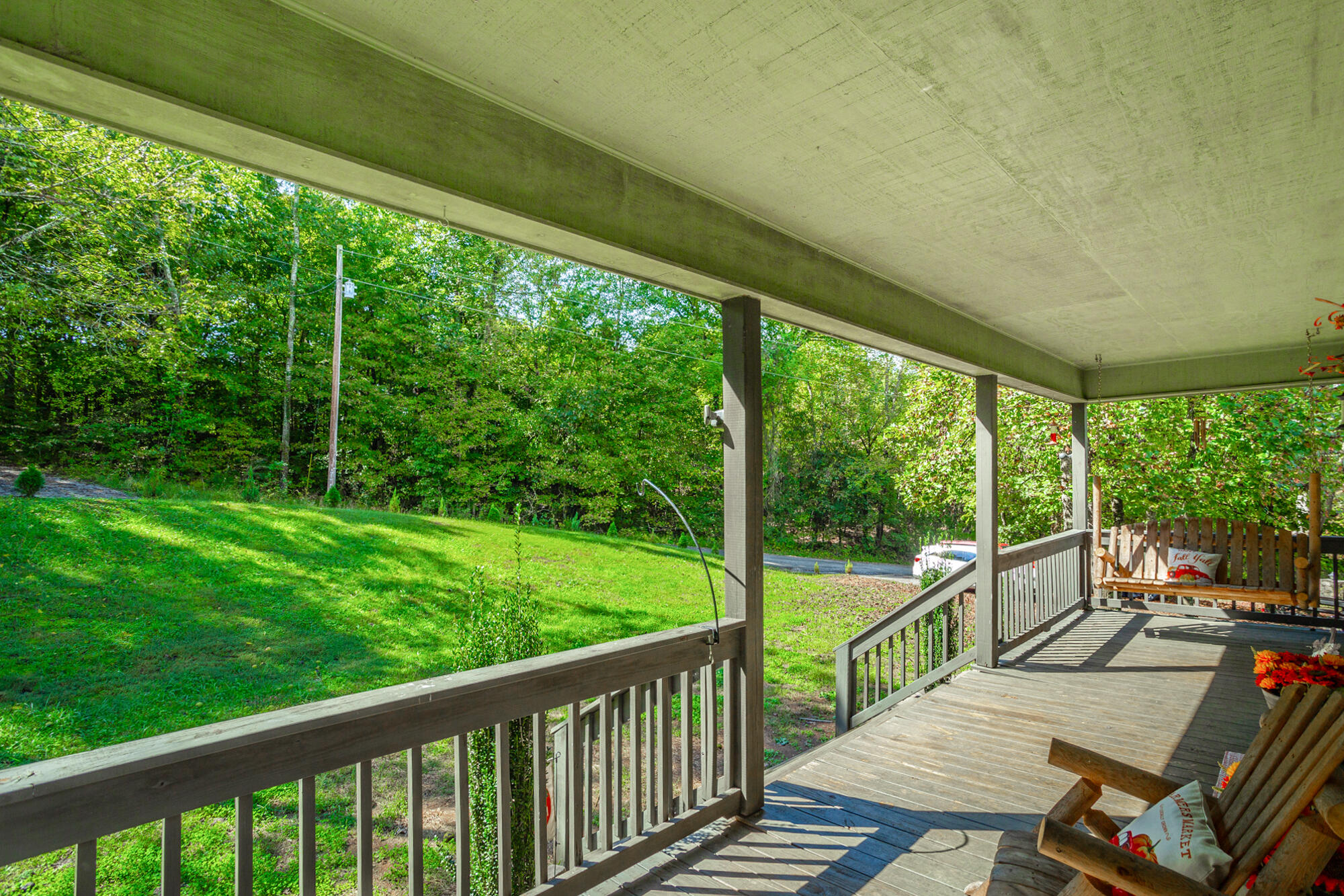 372 Hiwassee Drive Decatur, TN 37322 - Photo 4 of 54 Front porch